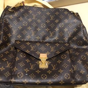 Louis Vuitton purse
